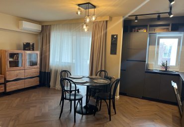 Vânzare apartament 2 camere ,B-dul Traian zona Pizza Plus