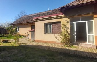 Casa tip duplex, zona piata Izvoare