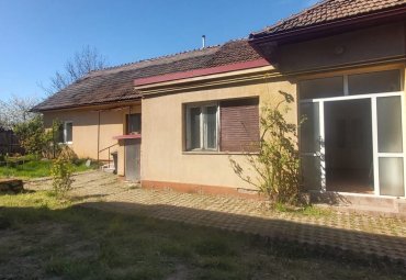 Casa tip duplex , str.Mihai Eminescu ,zona excelenta la strada principala