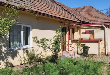 Casa tip duplex , str.Mihai Eminescu ,zona excelenta la strada principala