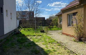 Casa tip duplex, zona piata Izvoare