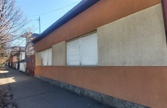 Casa tip duplex, zona piata Izvoare