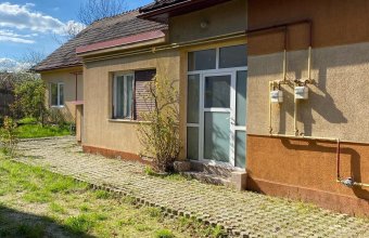 Casa tip duplex, zona piata Izvoare