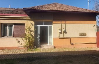 Casa tip duplex, zona piata Izvoare