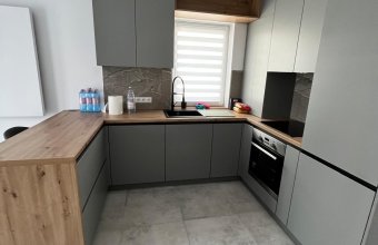 Apartament zona rezidentiala ,3 camere,etaj 1