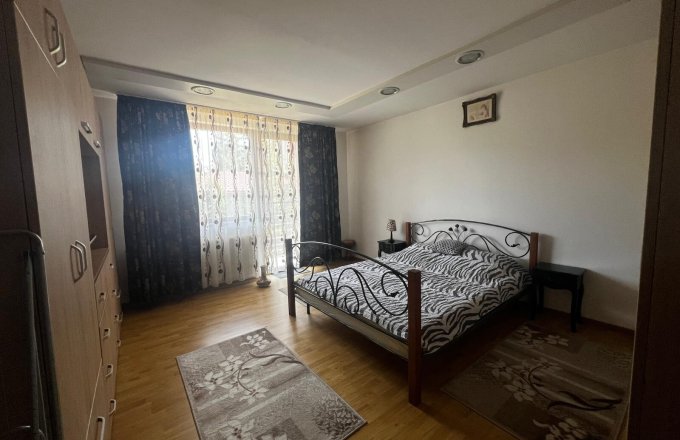 Apartament 3 camere ,zona Mărul de Aur ,Victoriei