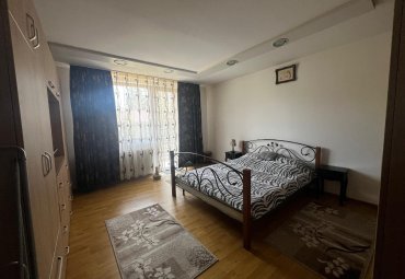 Apartament 3 camere ,parter inalt ,Victoriei ,boxa si 2 locuri parcare
