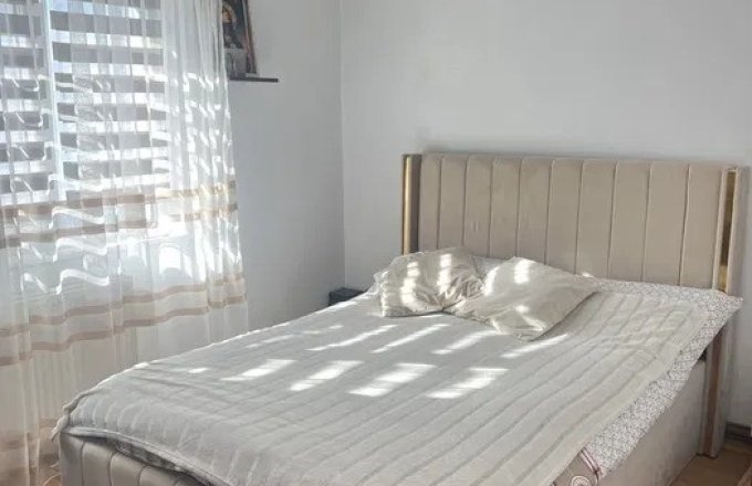 Vânzare - apartament 2 camere , Bucovinei ,etaj 3