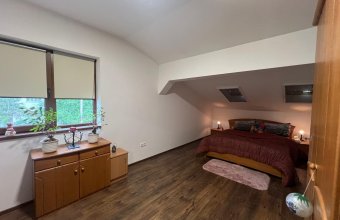 Casă spațioasă P+M cu 15 ari de teren, garaj dublu și finisaje de calitate – Hideaga