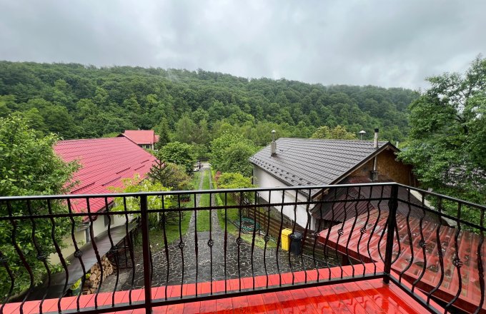 Casă cochetă , parter cu mansardă ,12 ari de teren , Tăuții Măgherăuș ,peisaj superb