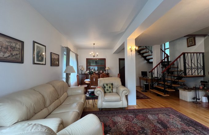 Casă cochetă , parter cu mansardă ,12 ari de teren , Tăuții Măgherăuș ,peisaj superb