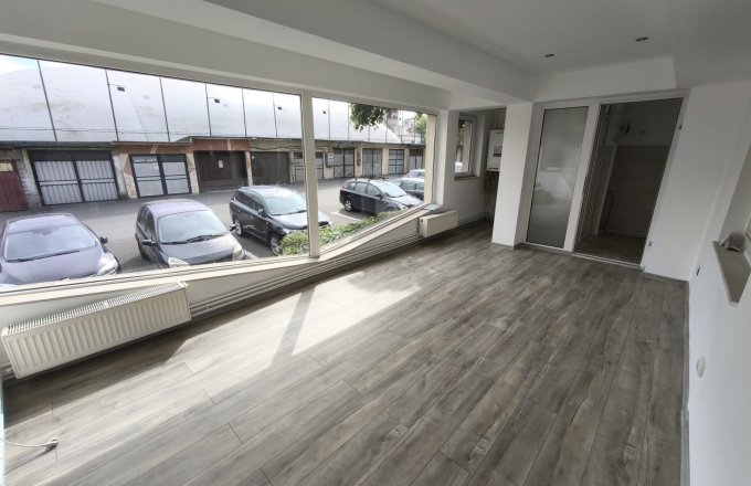 Spațiu comercial de vânzare – Petru Rareș, lângă Școala Nr. 3
