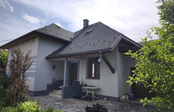 Casă de vânzare în centrul orașului – aproape de Centrul Nou și Centrul Vechi