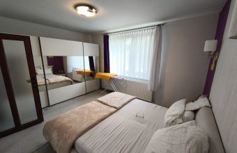 Casă de vânzare în centrul orașului – aproape de Centrul Nou și Centrul Vechi