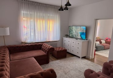 Casă renovată în centrul vechi – 120 mp utili + 300 mp teren, zonă liniștită