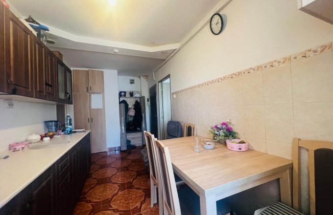 Apartament 2 camere ,decomandat ,etaj 3, Center Nemes ,b-dul Regele Ferdinand