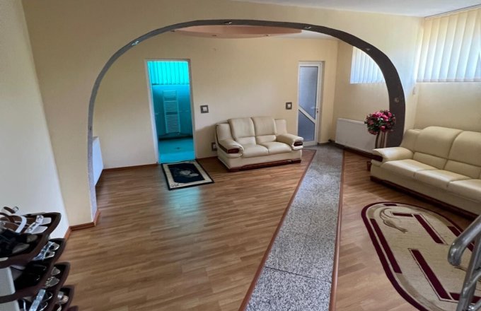 Casă Tăutii de Sus ,la drum principal pozitie excelentă ,462 mp teren