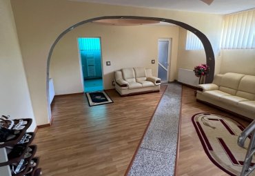 Casă Tăutii de Sus ,la drum principal pozitie excelentă ,462 mp teren