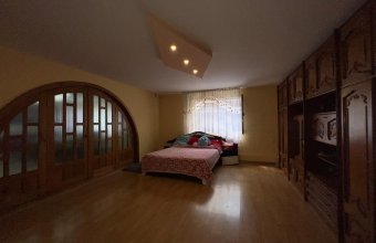 Casă Tăutii de Sus ,la drum principal pozitie excelentă ,462 mp teren