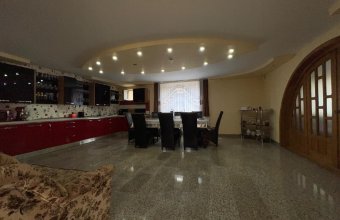 Casă Tăutii de Sus ,la drum principal pozitie excelentă ,462 mp teren