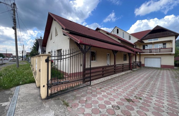 Casă Tăutii de Sus ,la drum principal pozitie excelentă ,462 mp teren