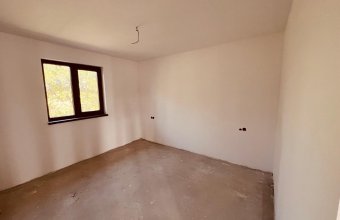 Casă in Mocira pe parter ,semifinisata ,493 mp teren