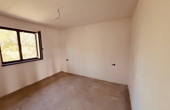 Casă in Mocira pe parter ,semifinisata ,493 mp teren