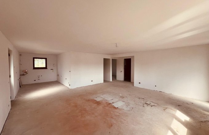 Casă in Mocira pe parter ,semifinisata ,493 mp teren