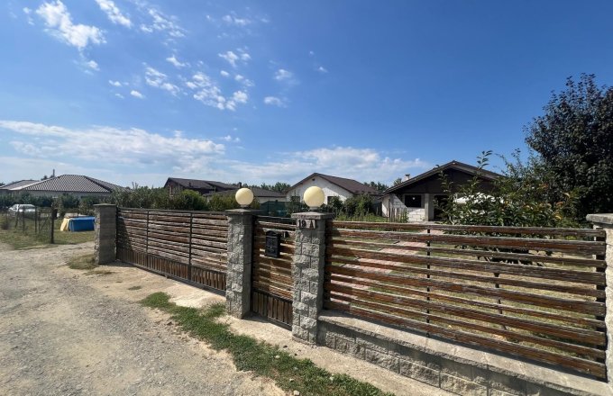 Casa stil mediteranean , Mocira ,teren 5 ari