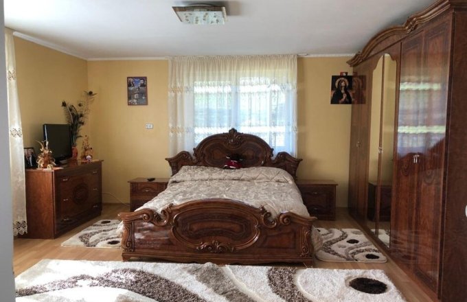 De vânzare: Casă cu livadă – sat Odăști, comuna Băsești, jud. Maramureș