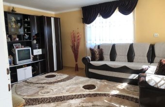 De vânzare: Casă cu livadă – sat Odăști, comuna Băsești, jud. Maramureș