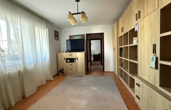 Apartament 2 camere cu balcon ,etaj 3 -cartier Săsar ,zona Pizza Albina