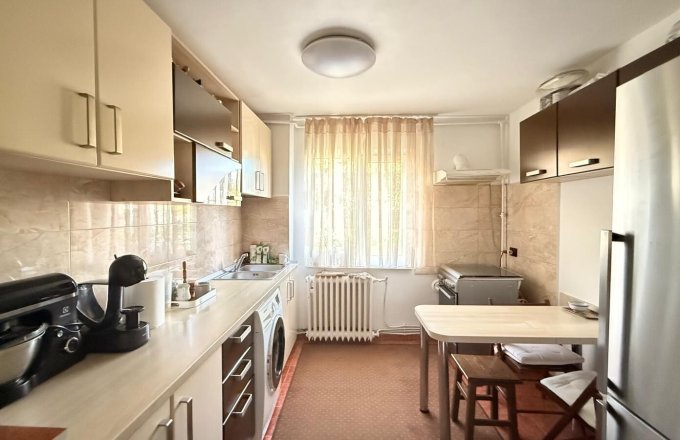 Apartament 2 camere cu balcon ,etaj 3 -cartier Săsar ,zona Pizza Albina