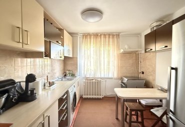 Apartament 2 camere cu balcon ,etaj 3 -cartier Săsar ,zona Pizza Albina