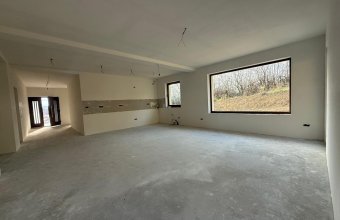 Casă duplex semifinisată , Tăuții de Sus, 1 600 mp teren cu view