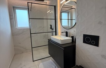 Apartament zona rezidentiala ,3 camere,etaj 1