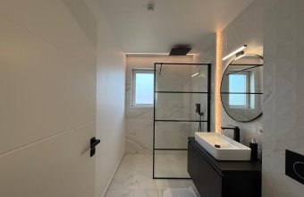 Apartament zona rezidentiala ,3 camere,etaj 1