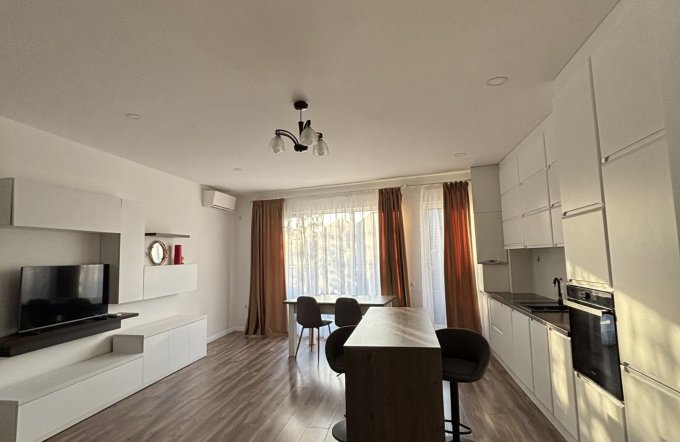 Apartament 2 camere,ultracentral ,etaj 2,zona excelentă