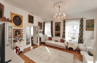 Casă de vânzare în Centrul Vechi ideală pentru investiție și locuire Spatii comerciale, etaj rezidential, curte