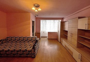 Garsoniera - etaj 2, in apropiere de liceul C. D. Nenitescu