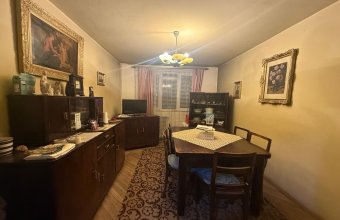 Vintage apartament 4 camere, B-dul București / Regele Mihai,decomandat etaj 2