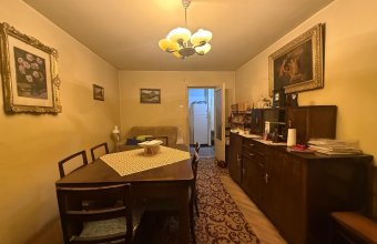 Vintage apartament 4 camere, B-dul București / Regele Mihai,decomandat etaj 2