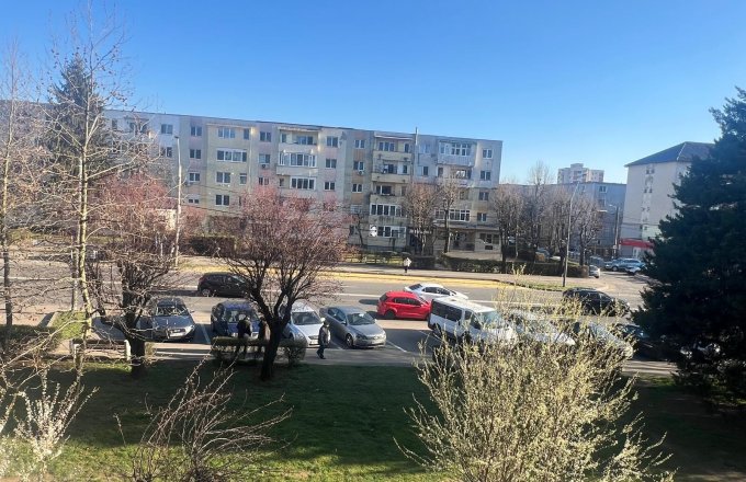 Vintage apartament 4 camere, B-dul București / Regele Mihai,decomandat etaj 2