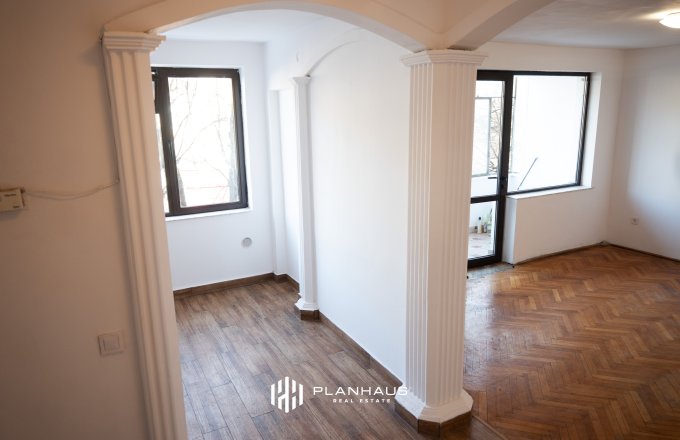 Apartament ultracentral 3 camere, zona Bizo,etaj 2