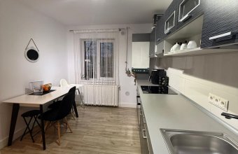 Apartament 2 camere,etaj 1 zona piata agroalimentară
