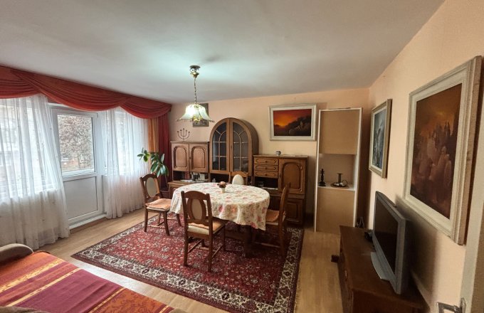 Apartament 4 camere de vânzare – Etaj 1, zonă Facultatea de Litere
