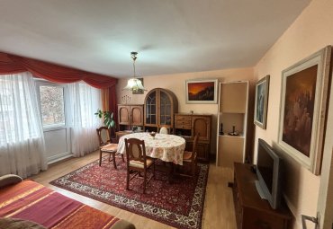 Apartament 4 camere de vânzare – Etaj 1, zonă Facultatea de Litere