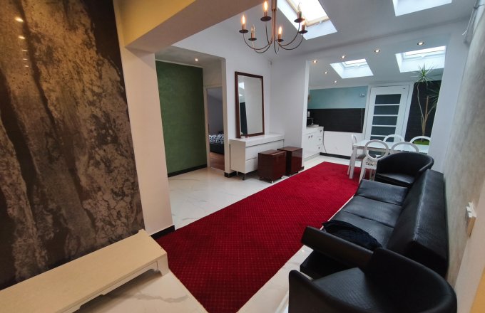 Apartament de închiriat – 4 camere, 100 mp, zona Mărul de Aur, Baia Mare Loc de parcare inclus