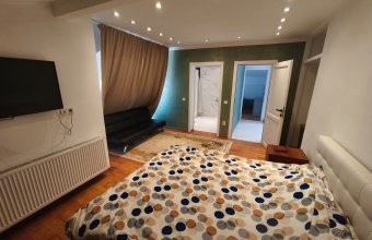 Apartament de închiriat – 4 camere, 100 mp, zona Mărul de Aur, Baia Mare Loc de parcare inclus