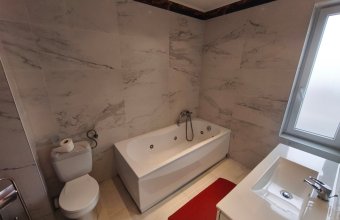 Apartament de închiriat – 4 camere, 100 mp, zona Mărul de Aur, Baia Mare Loc de parcare inclus